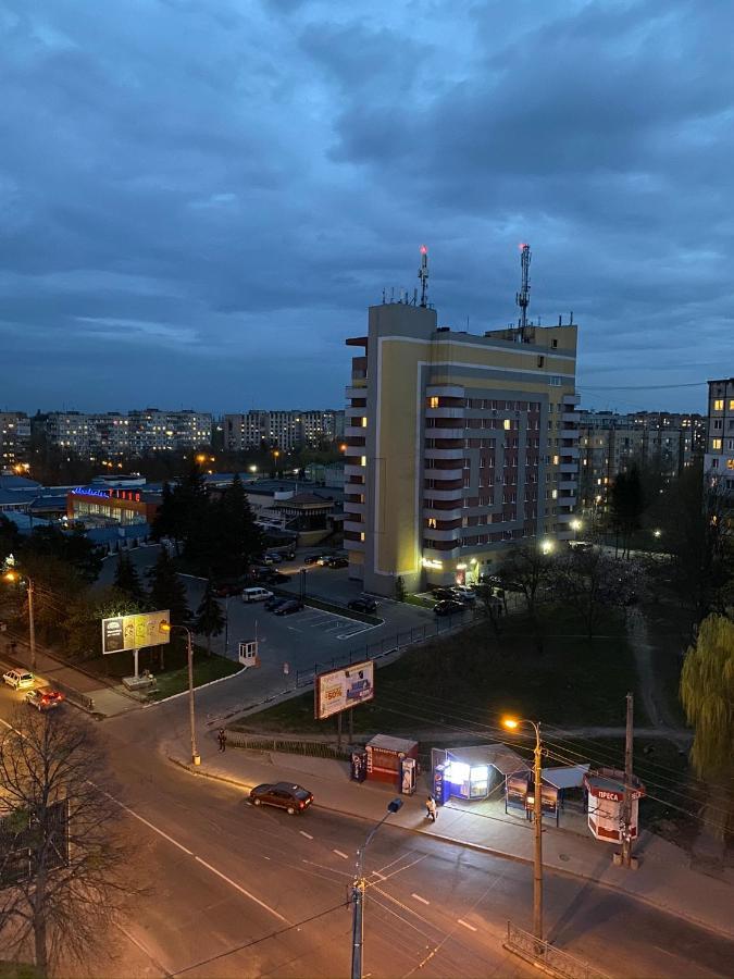 Двохкімнатні Люкс Апартаменти В Жк Арена ,Район Автовокзалу Ривне Екстериор снимка